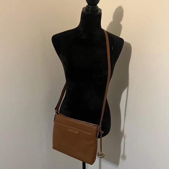 Michael kors crossbody bag preloved - Picture 1 of 9